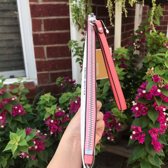 Nwt! MICHAEL KORS XL CLUTCH WRISTLET - Picture 2 of 5